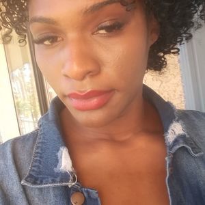 Meet your Posher, Mya